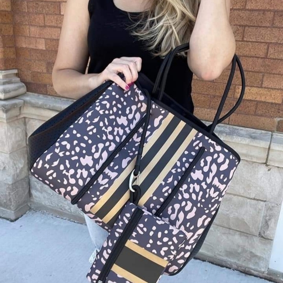 Animal print with gold Neoprene bag NWT - Picture 3 of 3